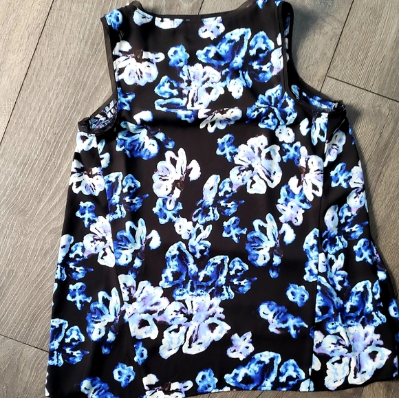 Floral sleeveless blouse - Picture 3 of 3